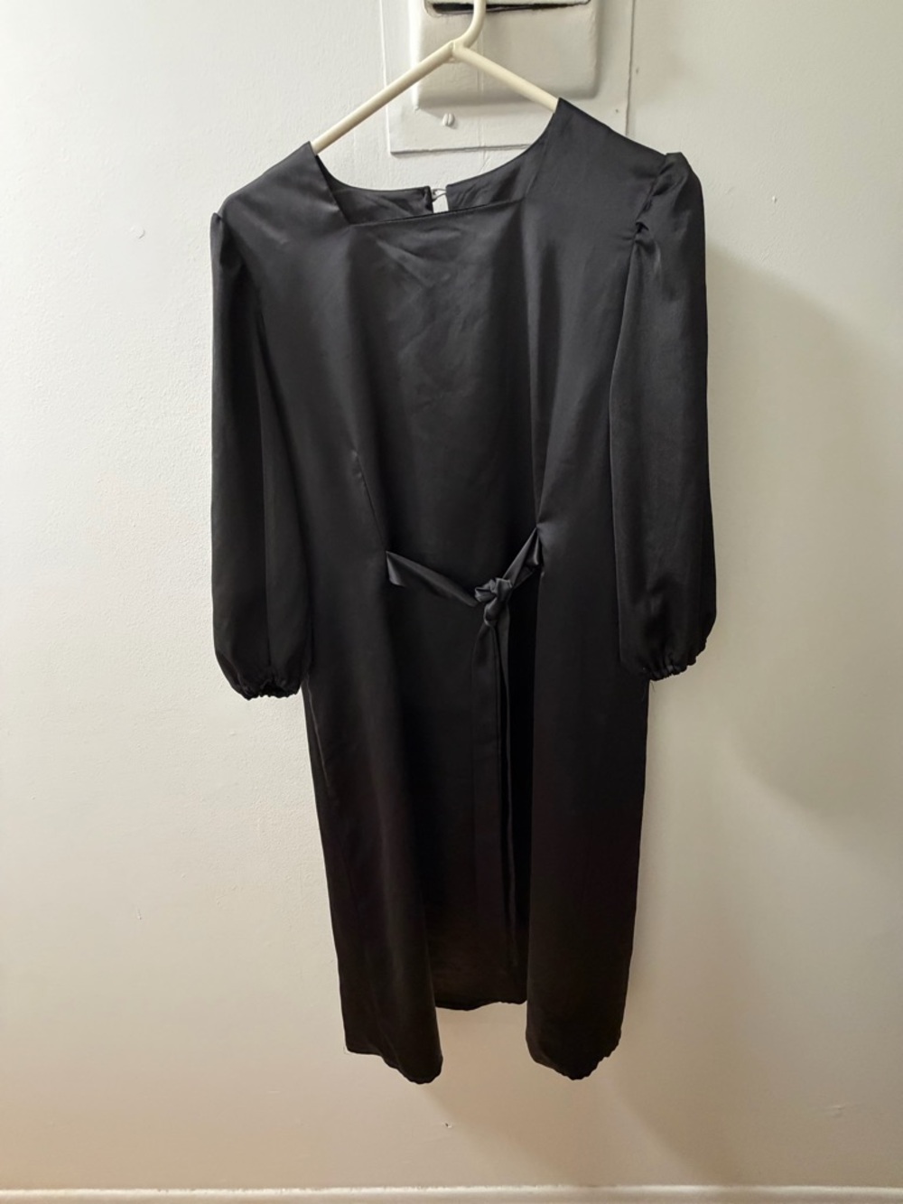 Black Satin Midi Dress – Puff Sleeve Tie Waist | Elegant Minimalist - Picture 2 of 3